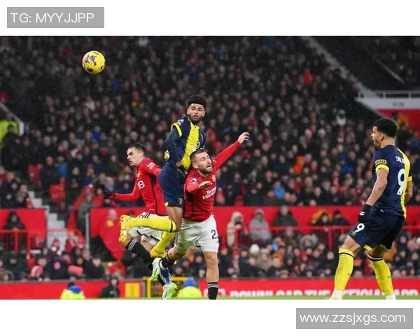 2020年12月21日曼联对阵强敌精彩赛事回顾与分析